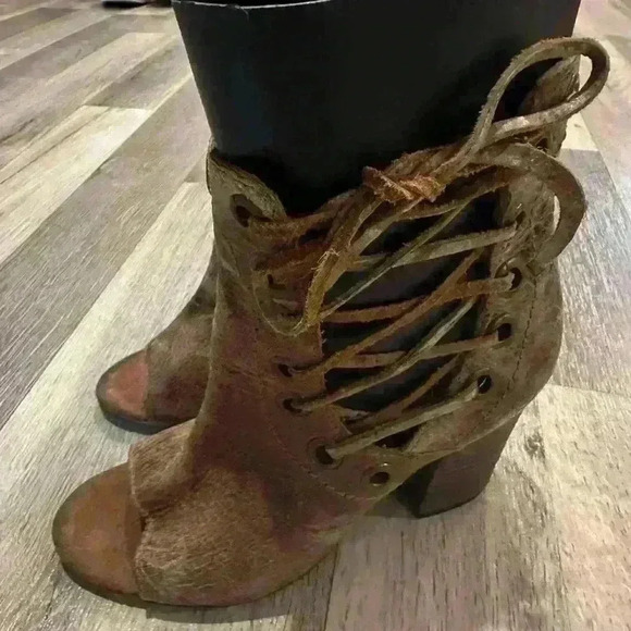 Diba True Women's Sz 7 Shoes Brown Leather Lace Up Zip Distressed Ankle Boots - Picture 8 of 14